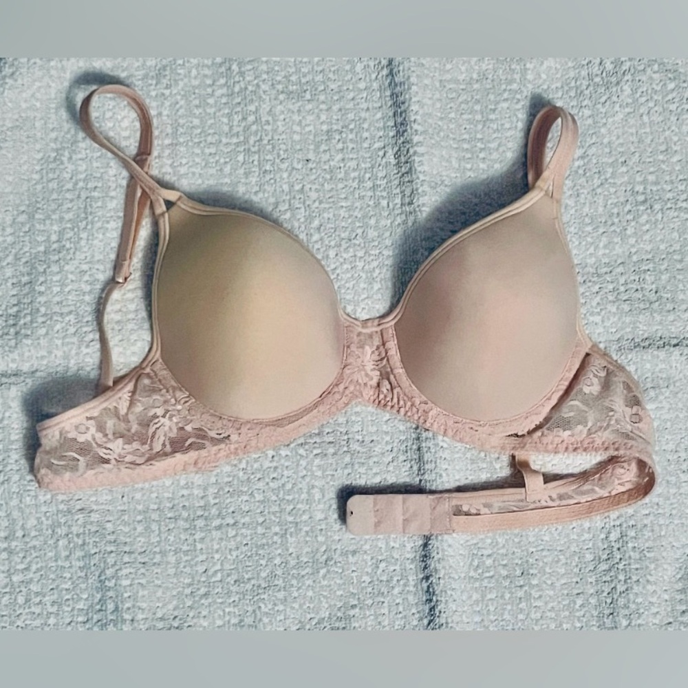 I am selling a bra, it's a light pinkish color, it's unworn, good condition